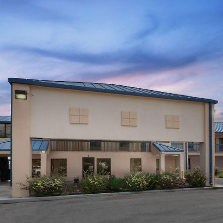 Super 8 By Wyndham Hattiesburg South Екстер'єр фото