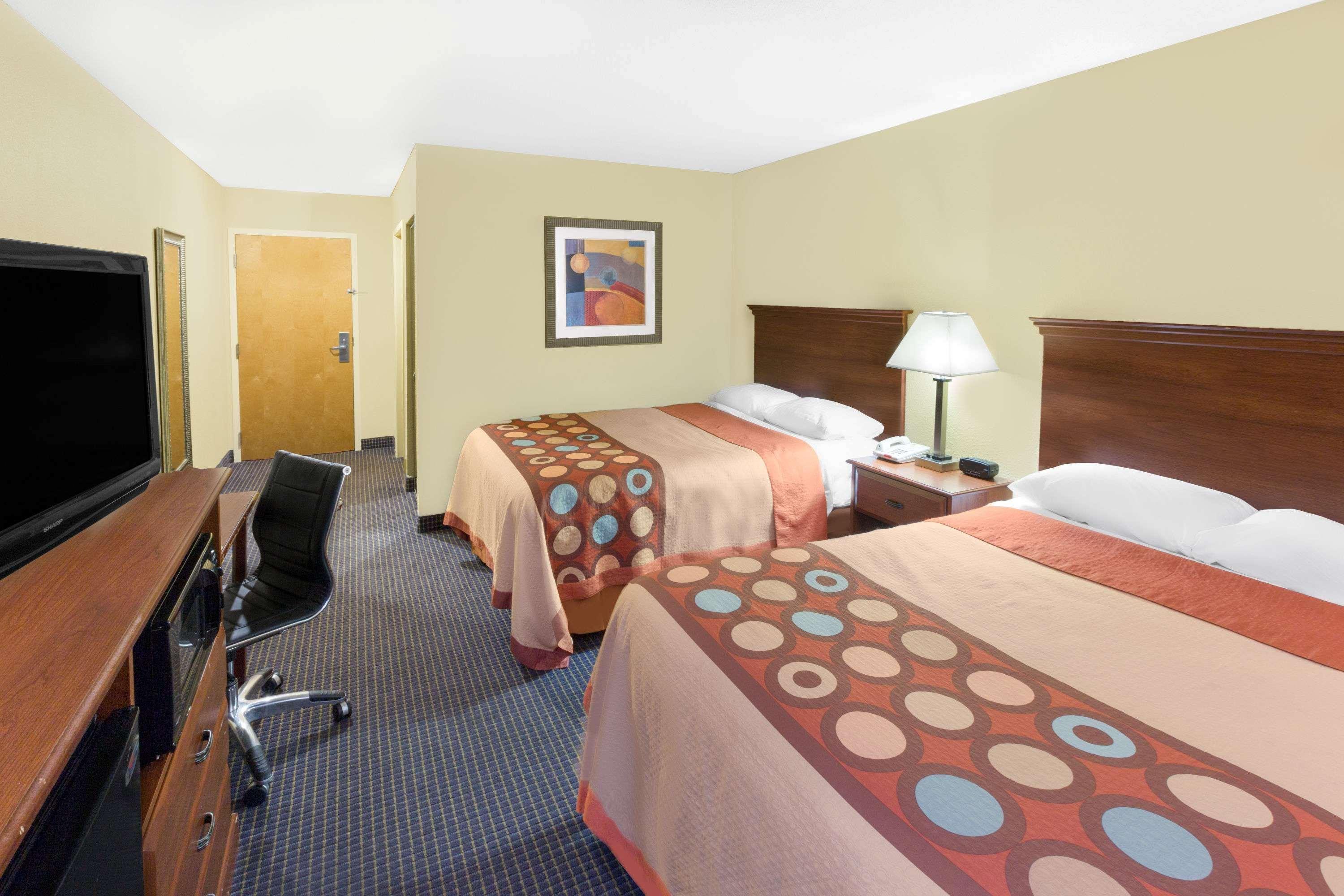 Super 8 By Wyndham Hattiesburg South Екстер'єр фото