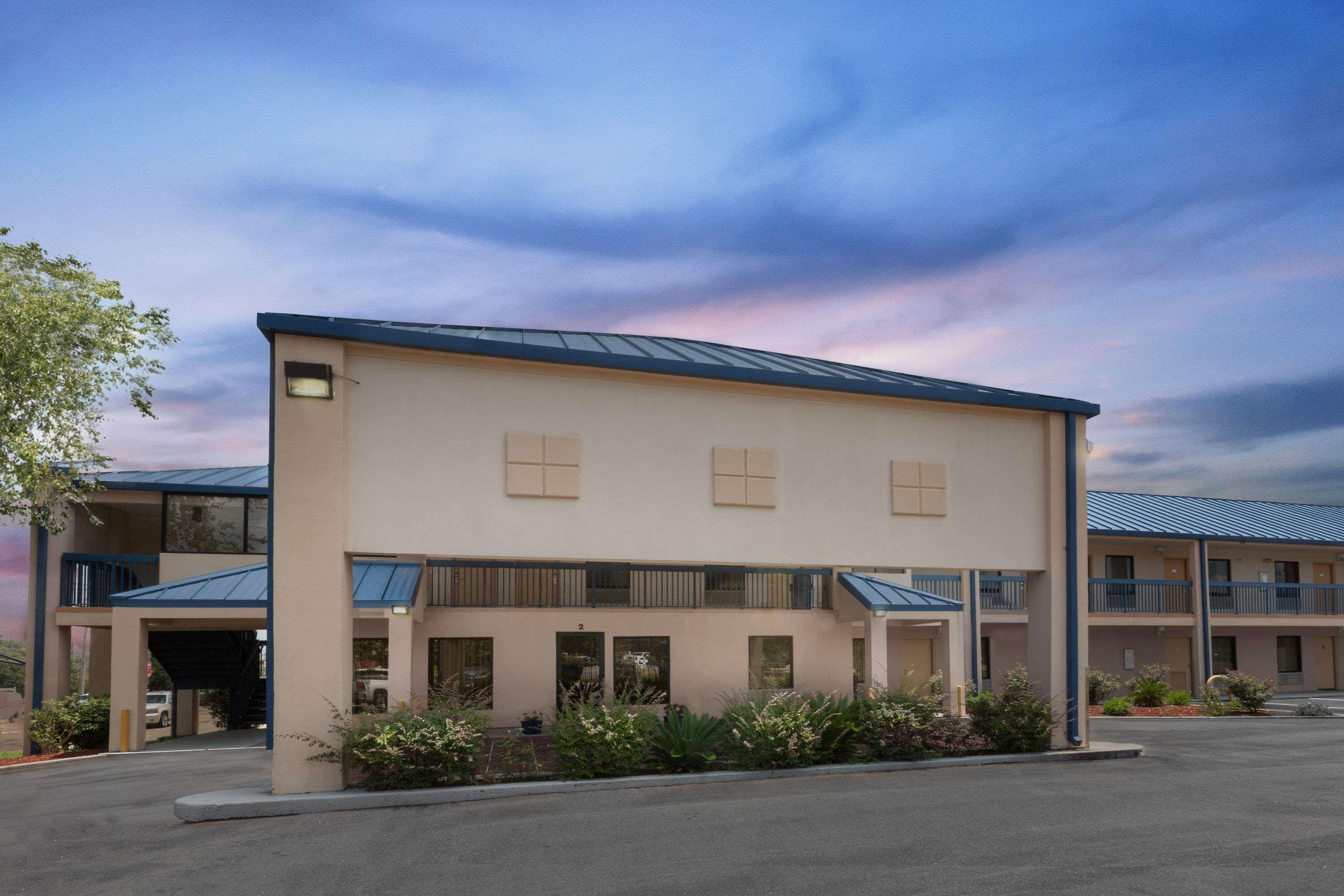 Super 8 By Wyndham Hattiesburg South Екстер'єр фото