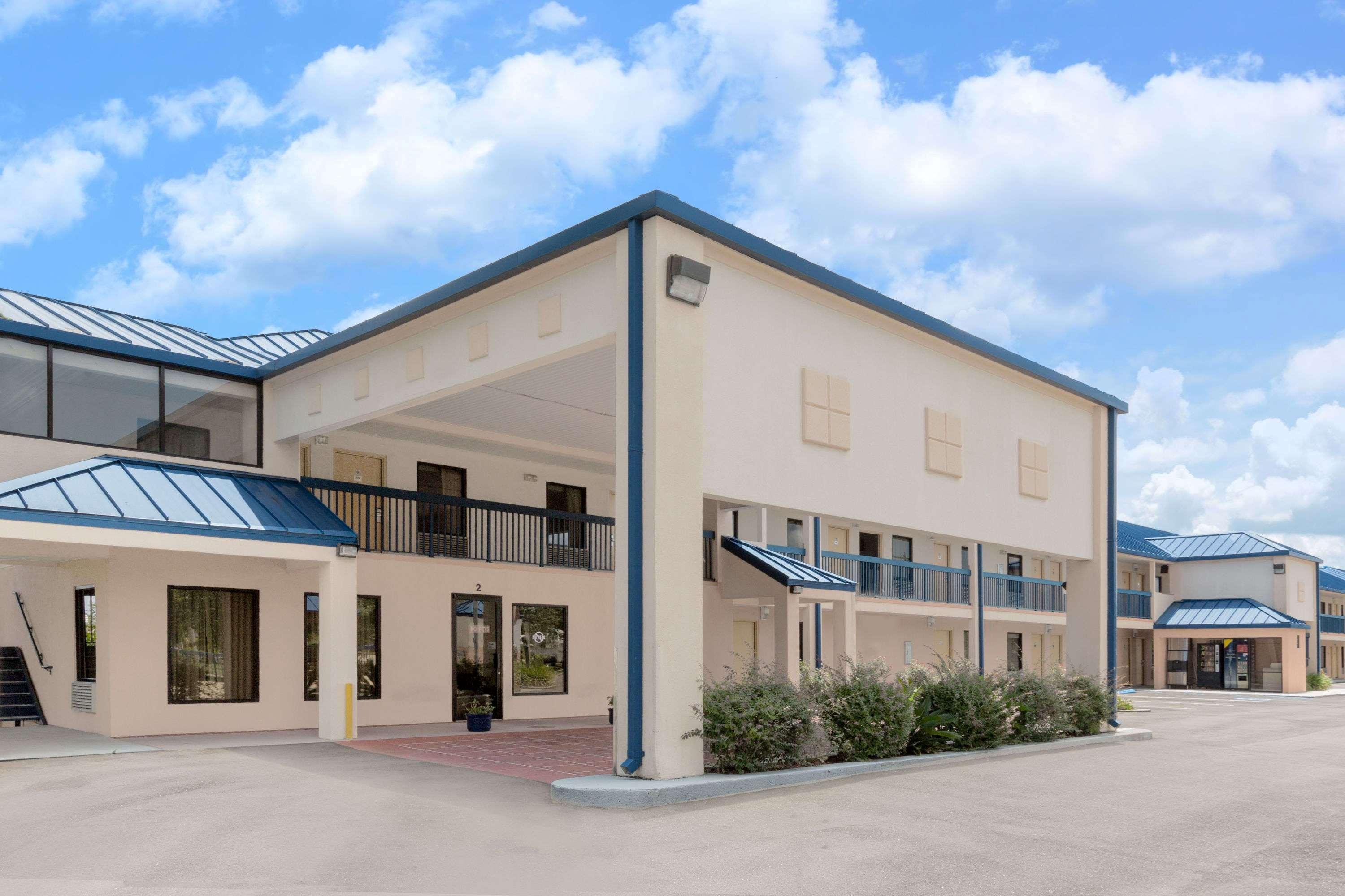 Super 8 By Wyndham Hattiesburg South Екстер'єр фото